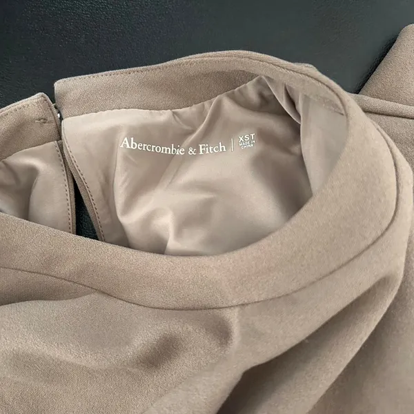 Abercrombie & Fitch Taupe Ruched Mini Dress – Bodycon Short Sleeve Neutral xs - Image 6