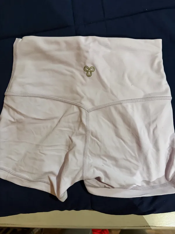 Aritzia Biker TNA Shorts Butter - Image 2