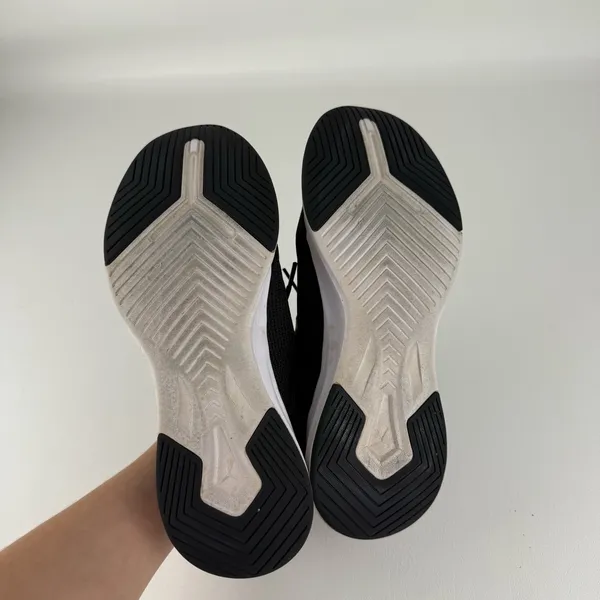 Puma Black Athletic Shoes with White Soles - Image 6
