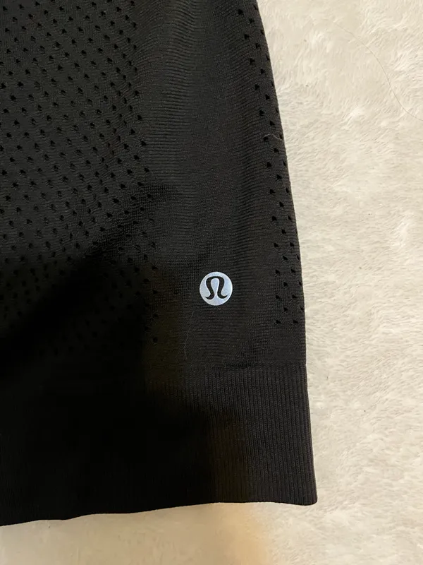 Lululemon Train To Be Muscle Tee Size 4/6 - Image 3