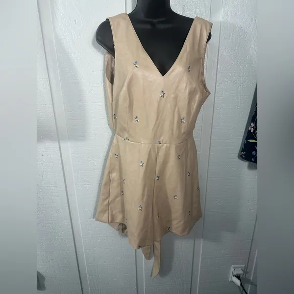 Avec Les Filles' Tan Sleeveless Faux Leather Romper Size Large NWT - Image 2