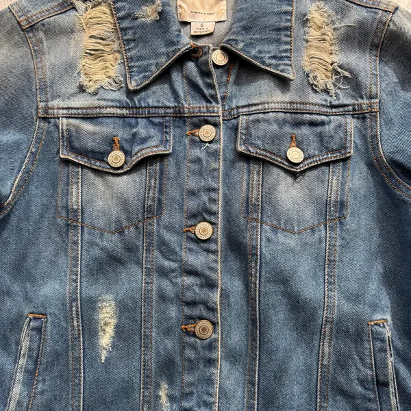Iris Basic Distressed Fringe Hem Denim Jacket Small - Image 4