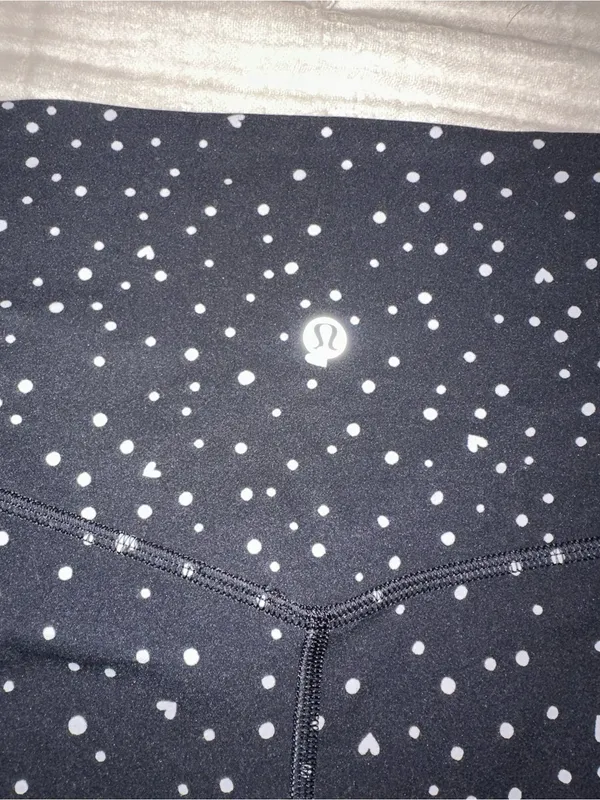 Lululemon Limited Edition No Line High Rise Align Scatter Heart Shorts size 6 - Image 4