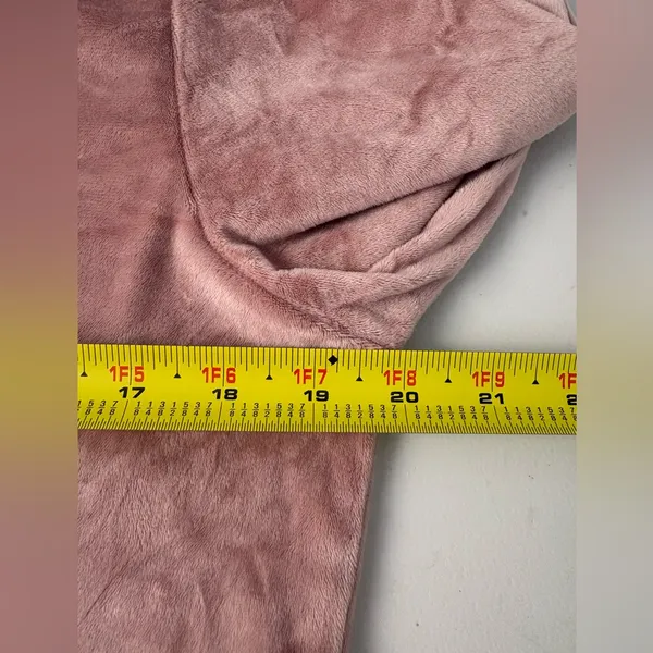 Juicy Couture Pink Velour‎ Top with Rhinestone Logo Size Medium EUC - Image 6