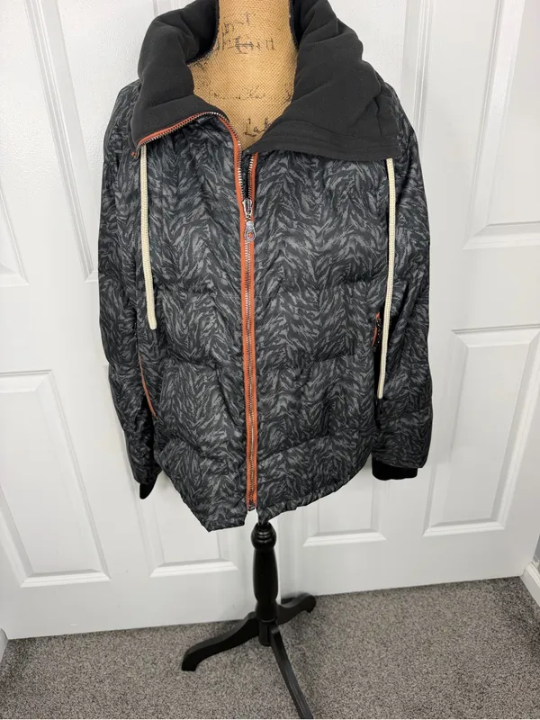 Varley Granville Animal Print Puffer Jacket NWOT $320 - Image 6