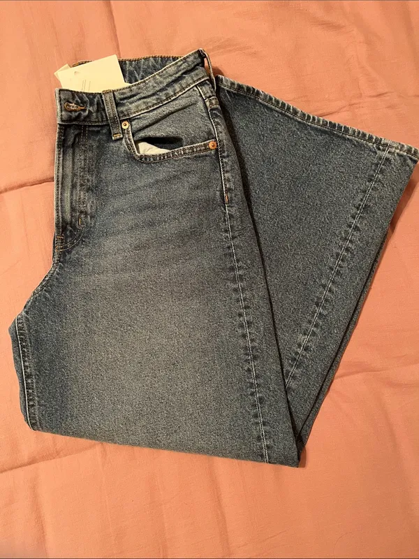 NWT High-Rise Wide Leg Cropped Jeans - Image 3