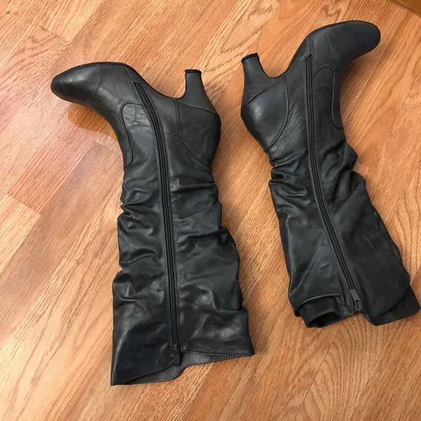 Women’s gray boots size 10 - Image 5