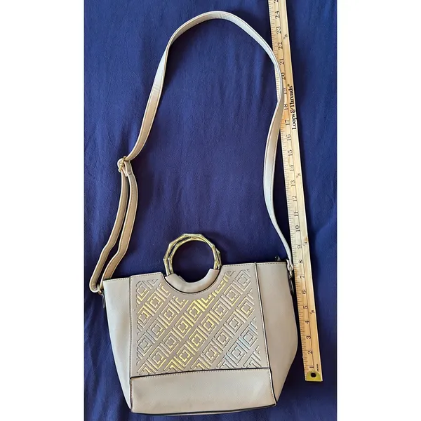 Liz Claiborne Beige Saffiano Crossbody Bag Bamboo Handle Geometric Metallic - Image 4