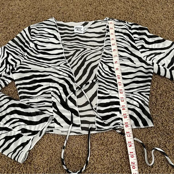 Princess Polly size 4 zebra top - Image 5