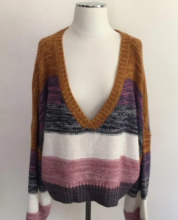 Storia Adorable /gorgeous sweater/bell sleeves - Image 4