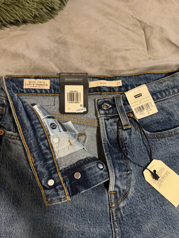 Levi's Women's Premium Wedgie Icon Fit Jeans - Image 2