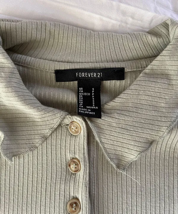Forever 21 sage green short sleeve top - Image 2