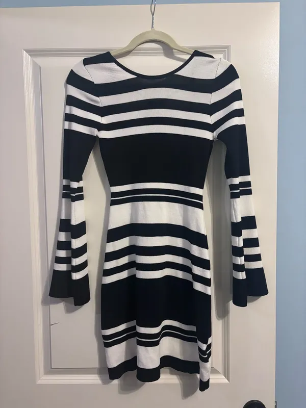 Aloruh Modern Casual Fitted Mini Backless Tie Flared Sleeve Striped Knit Sweater - Image 3