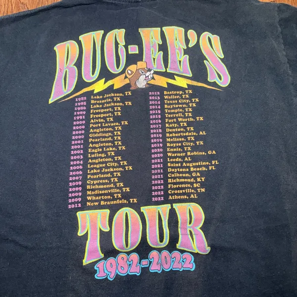 Buc-ee's Tour 1982-2022 Graphic T-Shirt Black Beaver Believer Womens Medium - Image 7