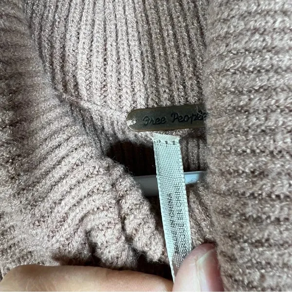 Free People Women Sweater Sz S Tan‎ Ribbed Turtleneck Oversized Classic Warm - Image 2