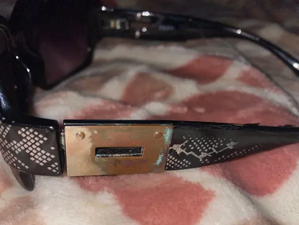 Black Sunglasses - Image 2