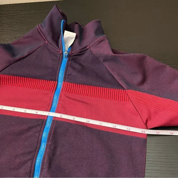 Fabletics Tory‎ Cropped Seamless Jacket in Deep Navy / Haute Red / Lake Small - Image 9
