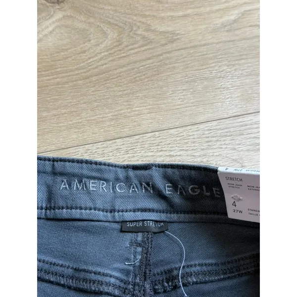 NWT Womens American Eagle Mom jeans high rise stretch gray distressed size 4/27 - Image 9
