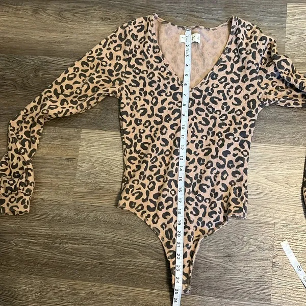 Abercrombie & Fitch Soft A & F Cozy Leopard Print Long Sleeved Bodysuit Small - Image 7