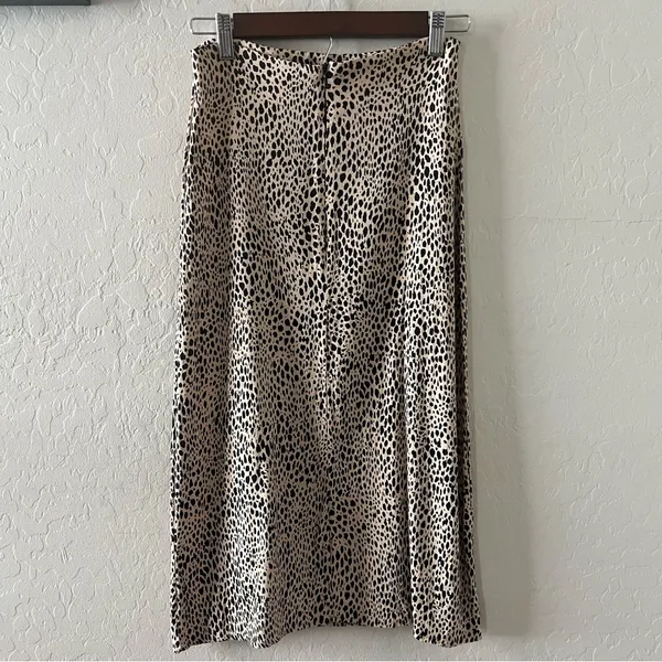 Brandy Melville Leopard Print Skirt - Image 4