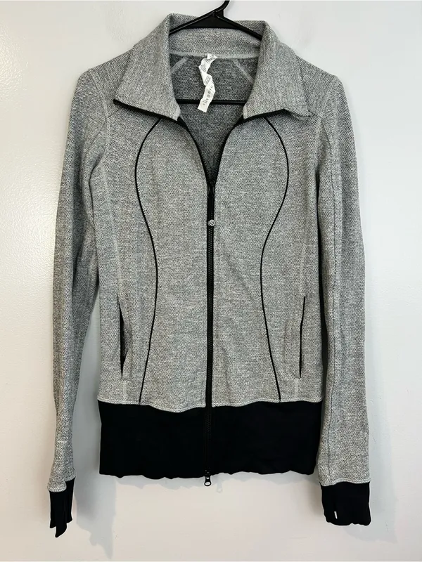 Lululemon Nice Asana Heathered Heringbone Grey Mock Neck Zip Up Jacket Size 6 - Image 3