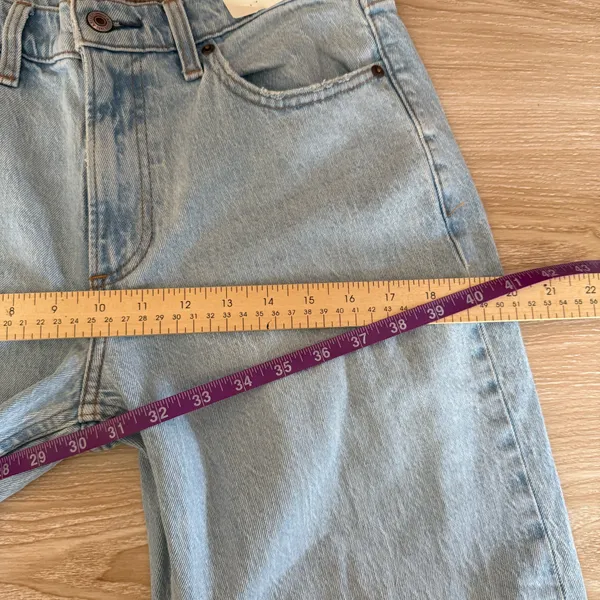 Abercrombie & Fitch 26 NEW Baggy Low Rise Jeans Light Wash Distressed Knee - Image 7