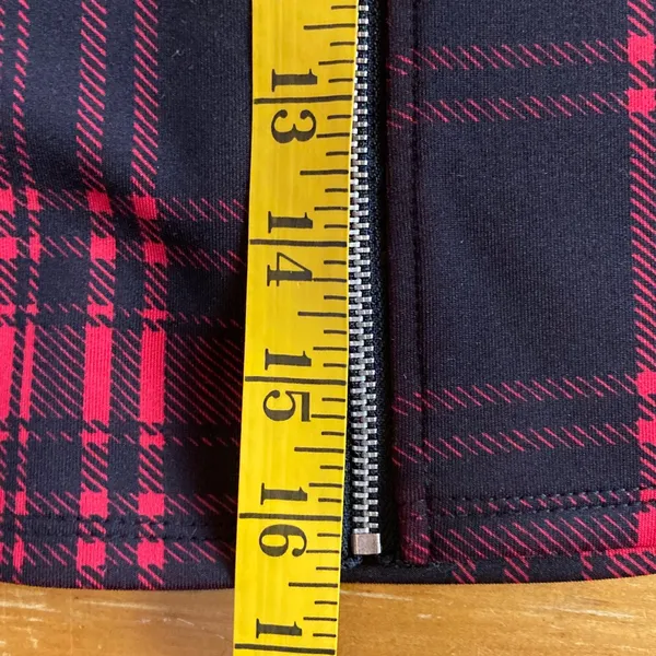 Hot Topic Red & Black Plaid Skater Skirt with Front O-Ring Zip and Pockets M - Image 6