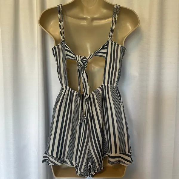 Women’s American Eagle 🦅 Outfitters Nautical Striped Open Back Romper Sz Medium - Image 5