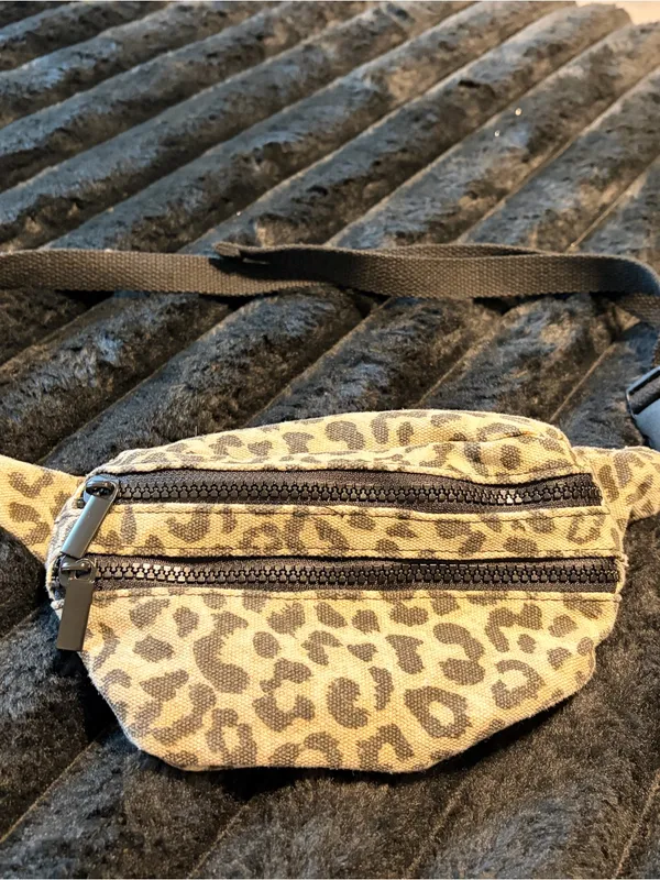 Leopard Print Crossbody Fanny Pack - Beige/Black - Image 2