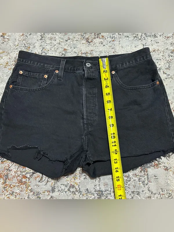 LEVI’S 501 Jean shorts size 32 black - Image 7