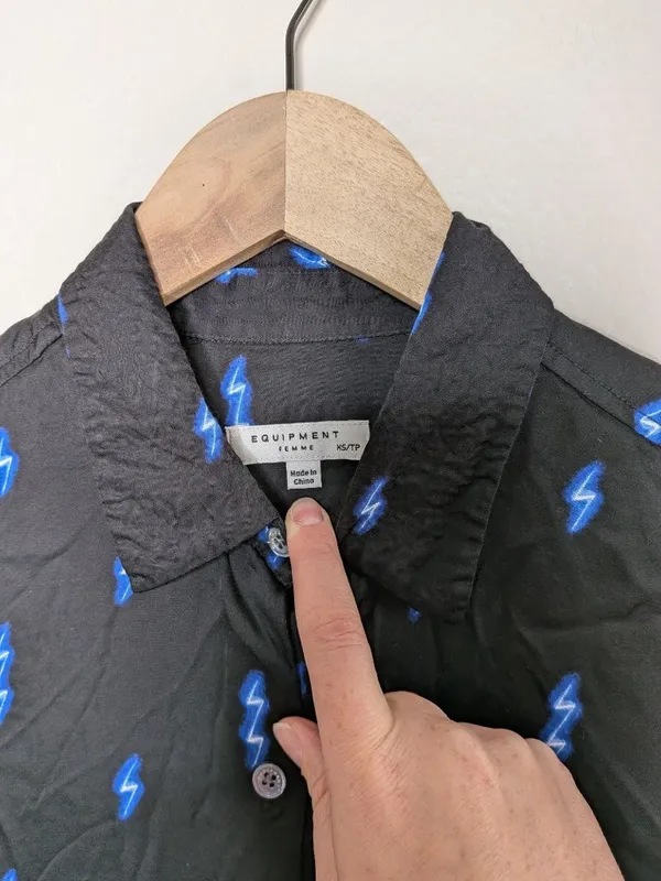 Equipment Femme Black Silk Button-Up Lightning Bolt Print Shirt XS - Image 4