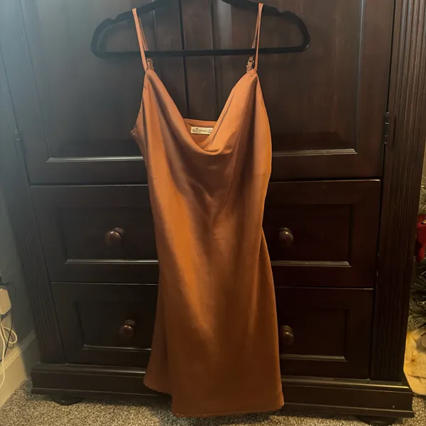 hollister slip satin dress - Image 3
