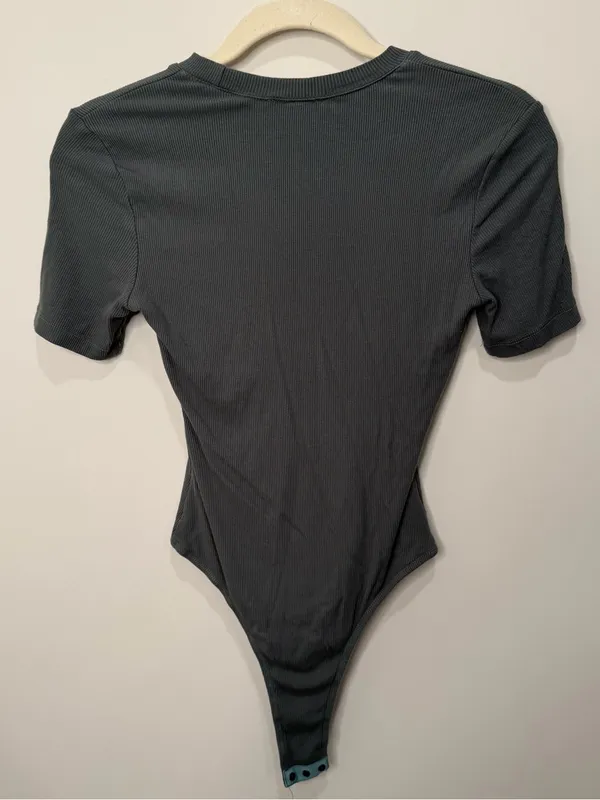 White Fox Green Charcoal Ribbed Short Sleeve Bodysuit Womens Size Small - Image 3