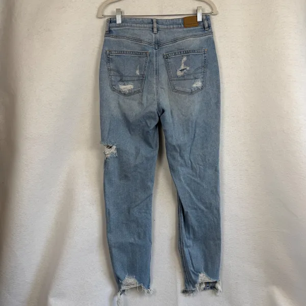 American Eagle Mom Jeans‎ Light Wash Distressed Ripped Denim Womens 6 Stretch - Image 5
