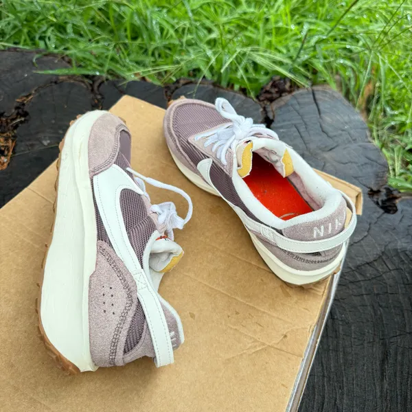 Woman's Sneakers Nike Waffle Debut Vintage Running Shoe size 9.5 - Image 5