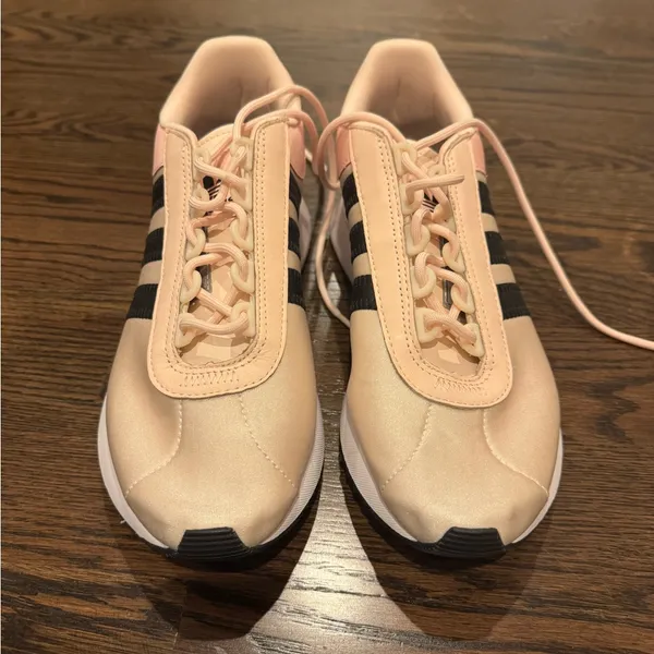 Adidas pink sneakers size 9 like new - Image 2