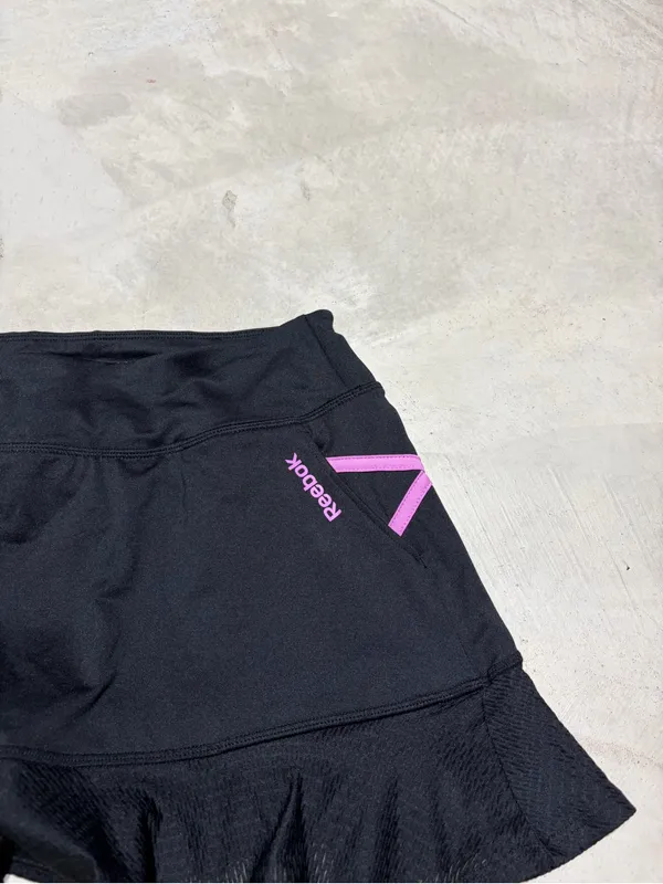 Reebok Women's Black Athletic Skort with Pink Accents medium - Image 5