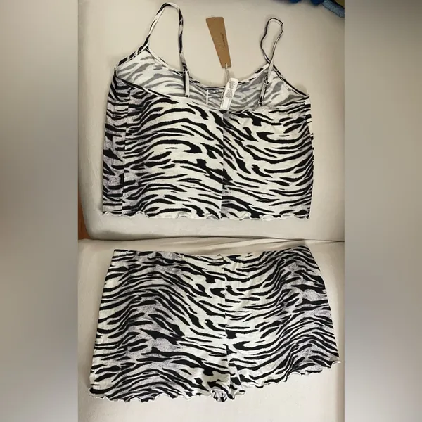 SKIMS NWT Sleep Cami Set Black and White Snow Tiger Print Pajama Set Size L - Image 8