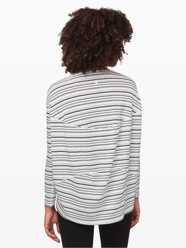 Lululemon Back In Action Long Sleeve Cut Back Stripe White Black size 8 - Image 2