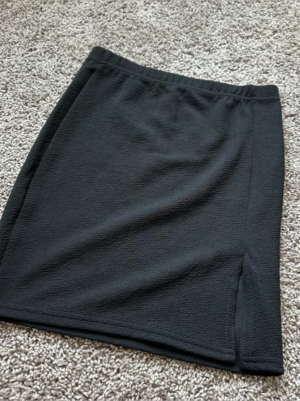 PrettyLittleThing Black Mini Skirt - Image 2