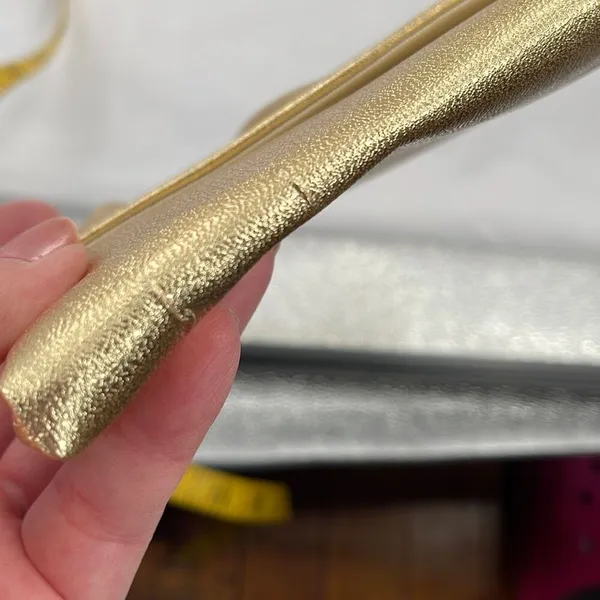 Shimmering Vintage faux leather gold clutch. - Image 12