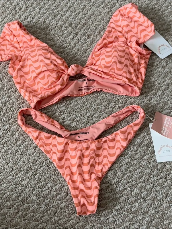 Dippin' Daisy's Peach and Orange Wave-Print Bikini Set - Image 3