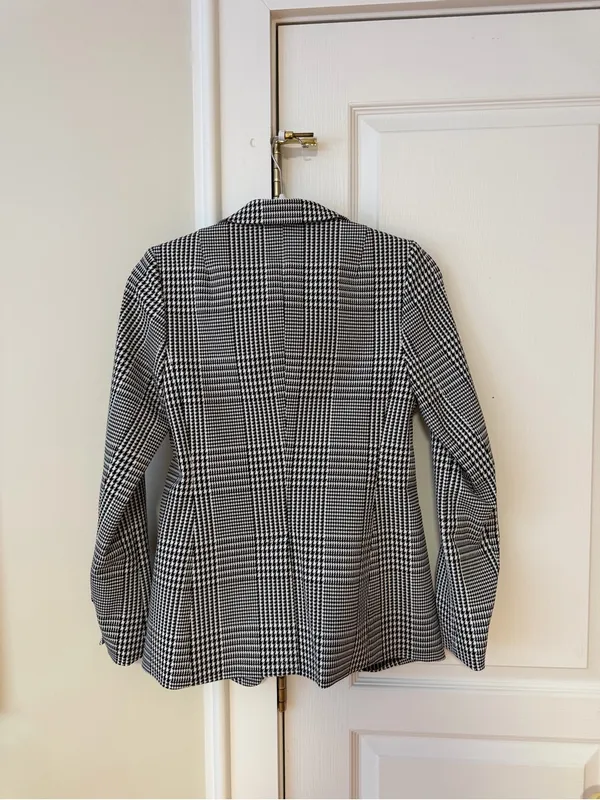 Banana Republic Black and White Houndstooth Blazer - Image 5