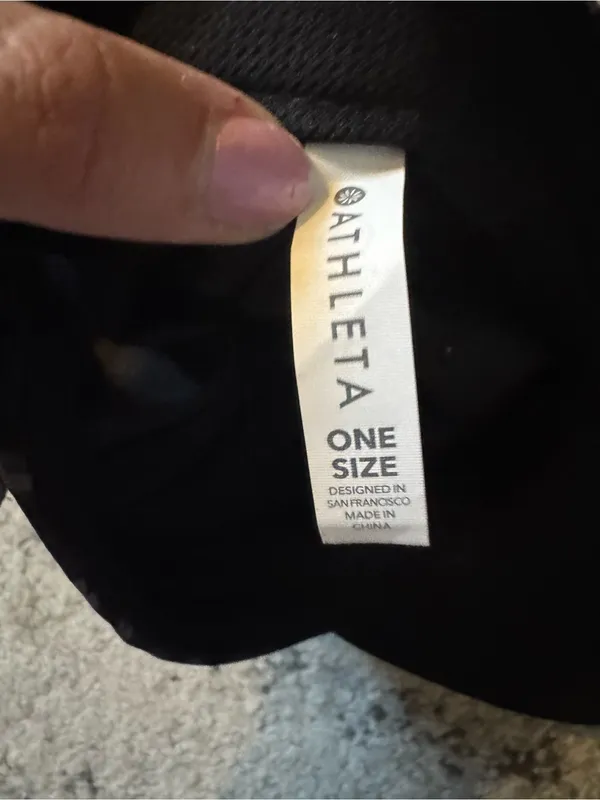 Athleta Black One Size Hat with White Label - Image 4