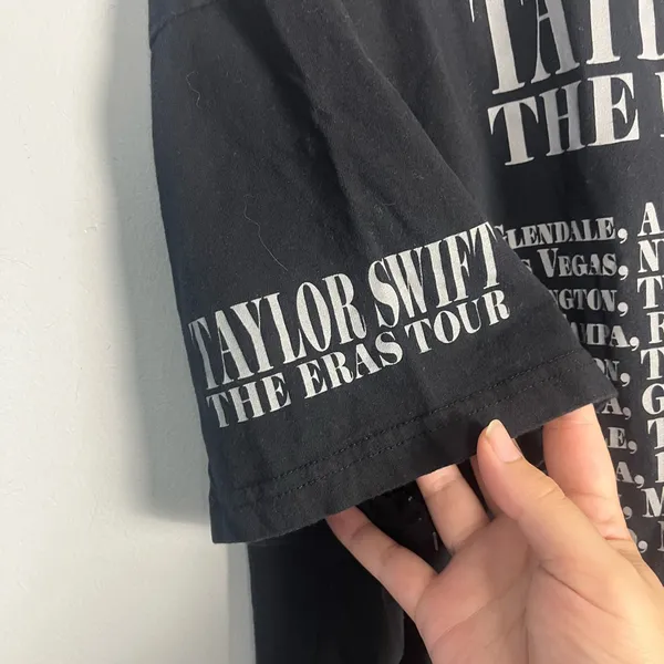 TAYLOR SWIFT Official Licensed THE ERAS TOUR Black T-Shirt Merchandise large - Image 6