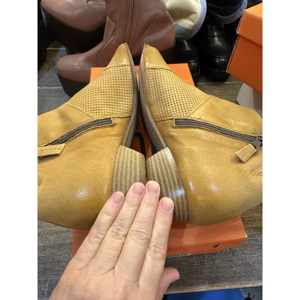 Miz Mooz‎ Clermont leather peep-toe booties in a wheat Size 38 US 7.5 Wide - Image 6