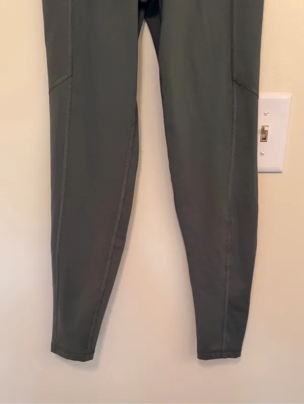 American Eagle Outfitters green high waisted everyday pocket legging - Image 3