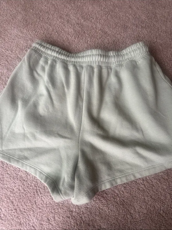 Abercrombie and Fitch soft collection fleece green shorts in small - Image 3