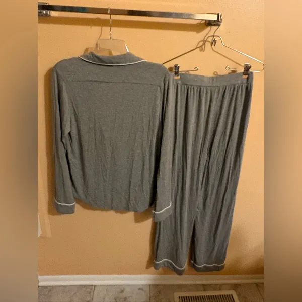 Cozy Earth Bamboo Stretch-Knit Long Sleeve Pajama Set in Gray - Image 6
