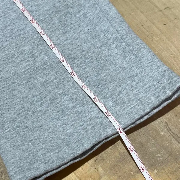 Aritzia Women's Grey Trousers - Image 5